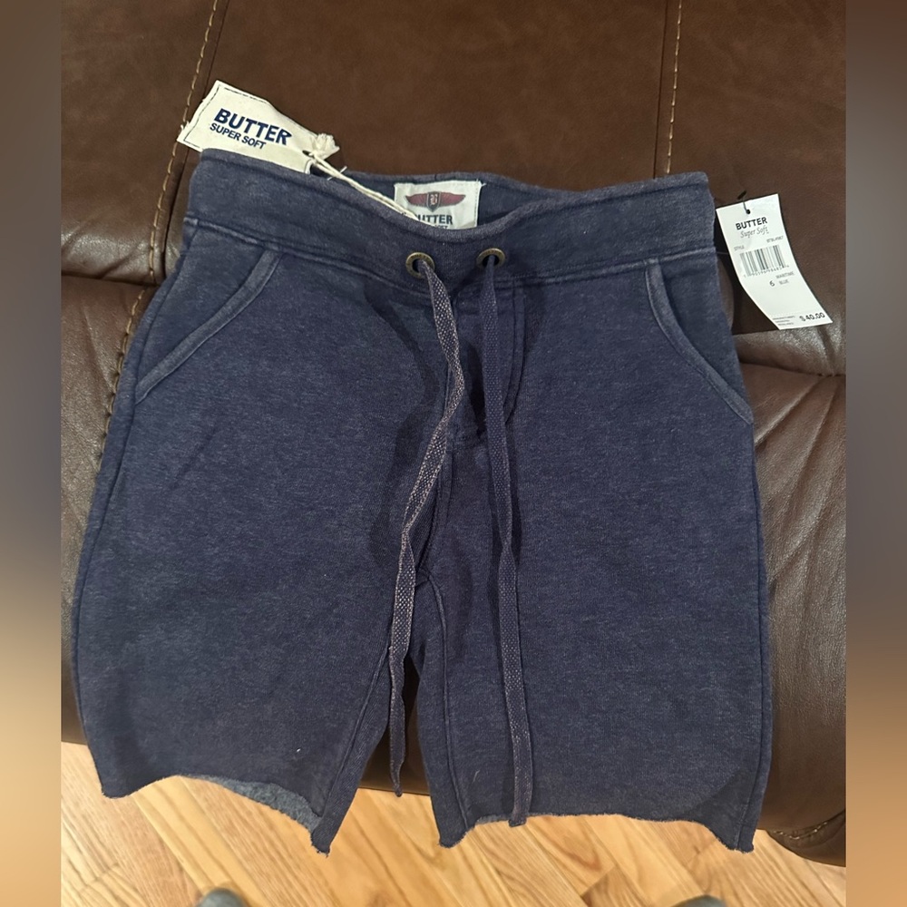 Boys Blue Butter super soft short. Size 6. NWT
